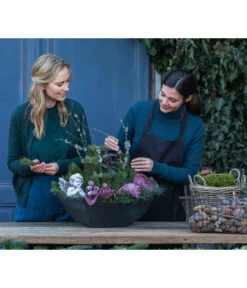 Grabgesteck Unvergessen, Oval, Ca. B60/H60/T25 Cm 8 Grabgesteck Unvergessen, Oval, Ca. B60/H60/T25 Cm -Gartenbedarf Verkäufe 2024 6462931 WE MO 002 JardiniereUnvergessen55cmPremiumAllerheiligen2023