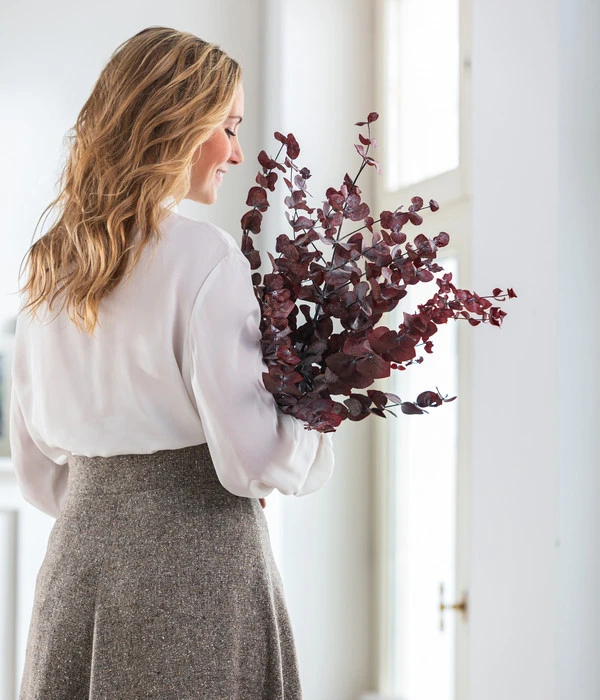 Trockenblumenbund Eukalyptus, Dunkelrot 4 Trockenblumenbund Eukalyptus, Dunkelrot – Bild 2